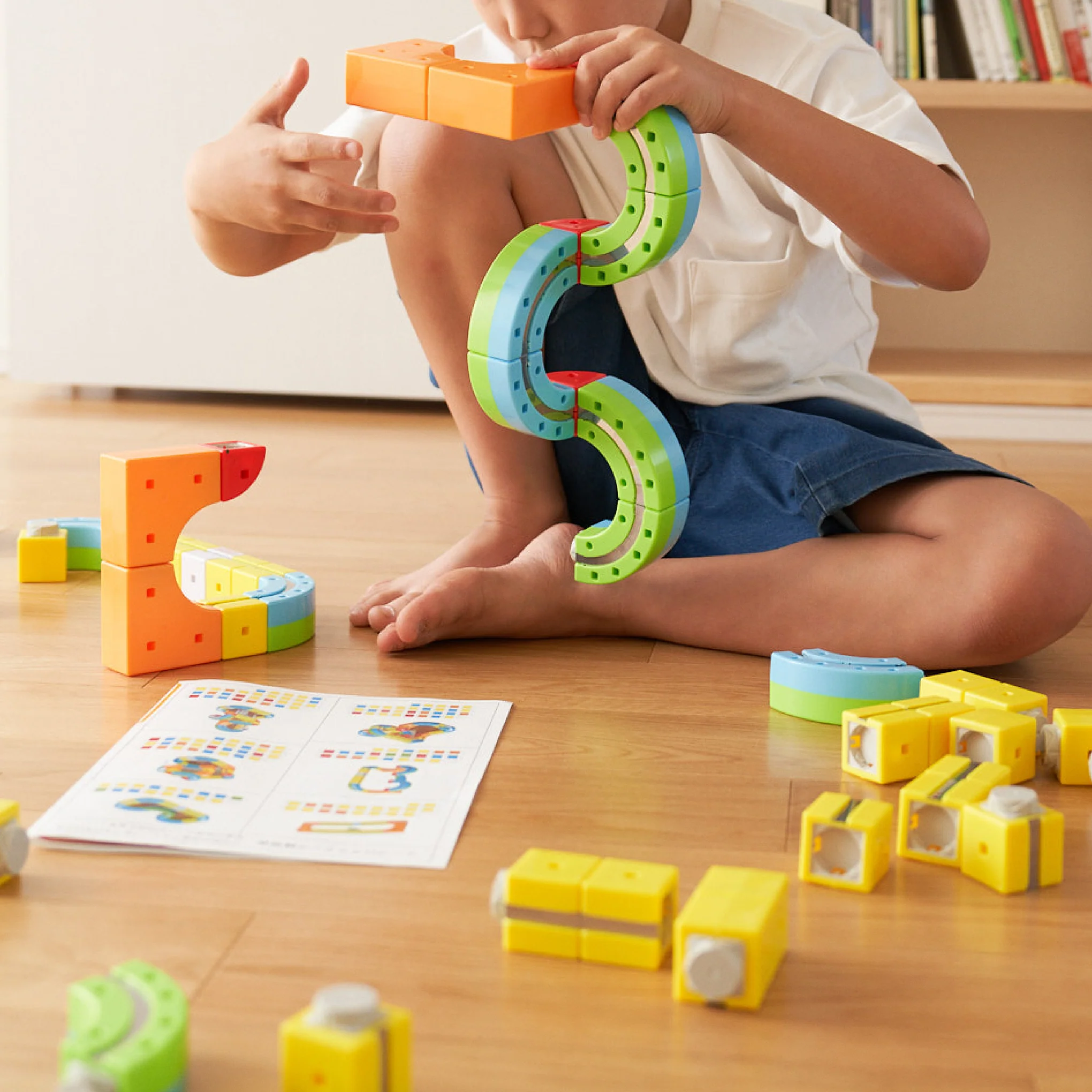 Magnetic Train Rail Cube Block Toy Set - Starter 32 pcs