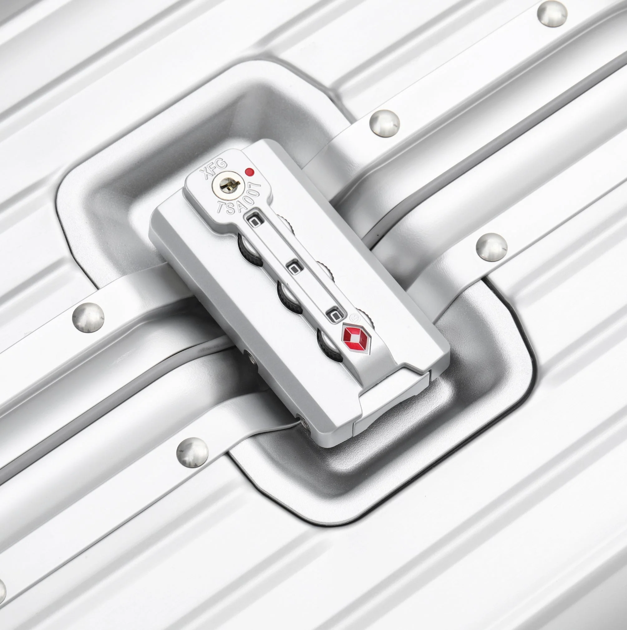 ALUMINUM SUITCASE V2 NEW, STRONGER ALUMINIUM & REMOVEABLE WHEELS