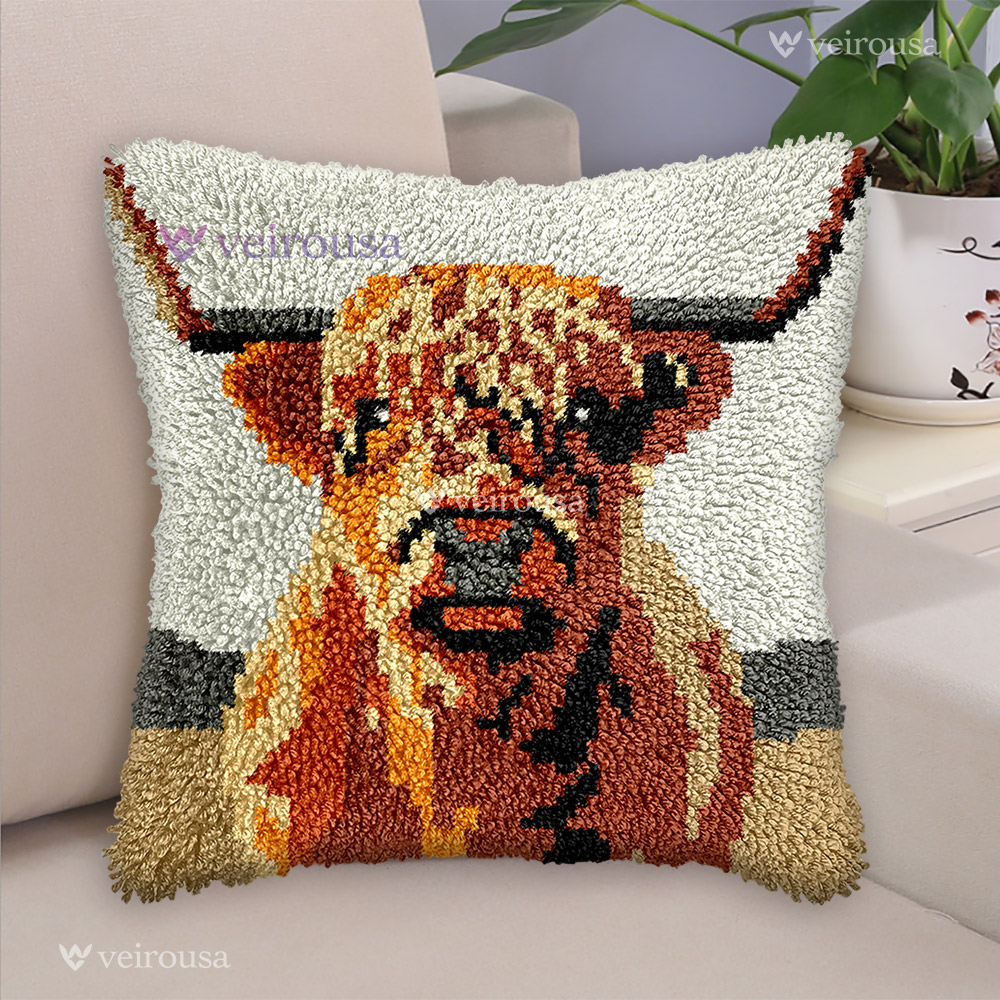 Highland Cow Mom Latch Hook Pillow Kit