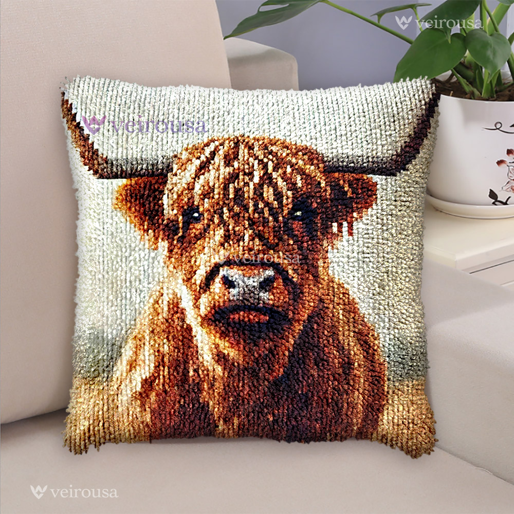 Highland Cow - Latch Hook Pillow Kit