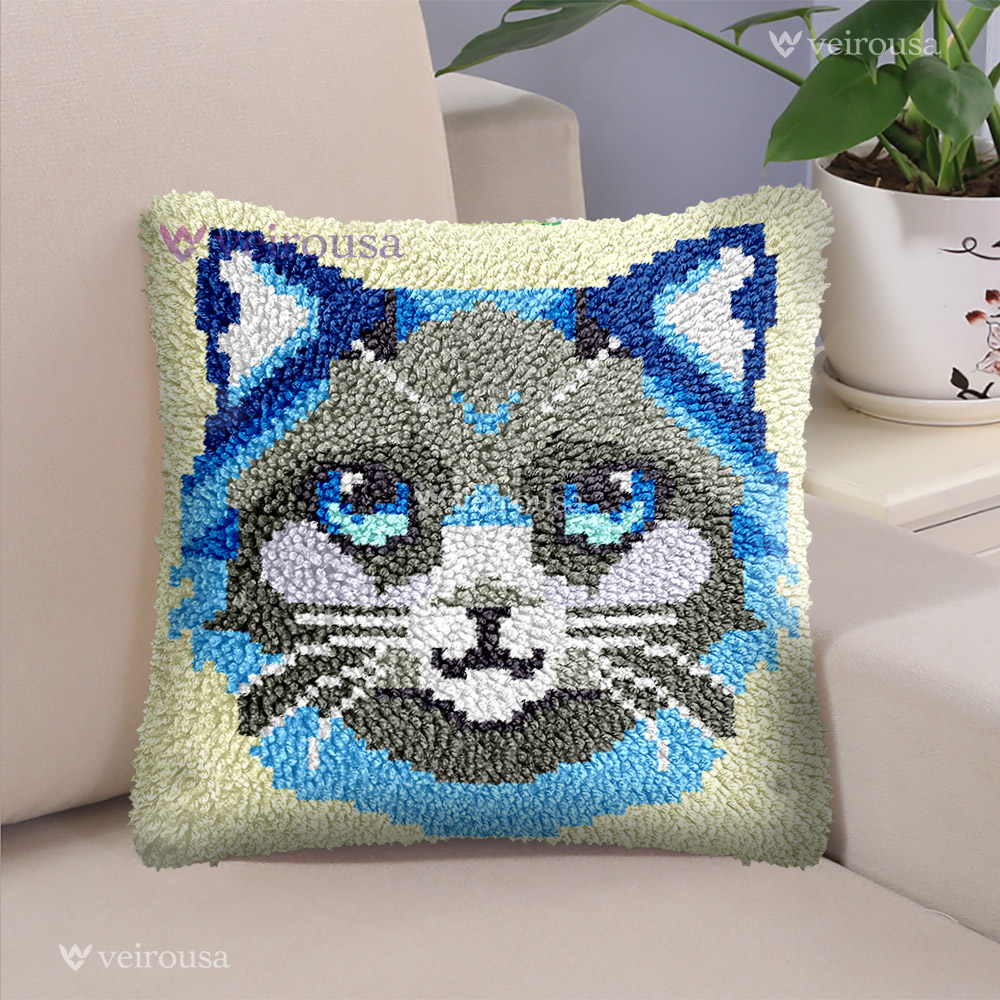 Russian Blue Cat - Latch Hook Pillow Kit
