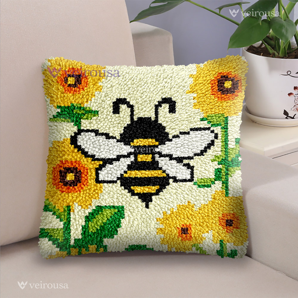 Bee & Sunflowers - Latch Hook Pillow Kit
