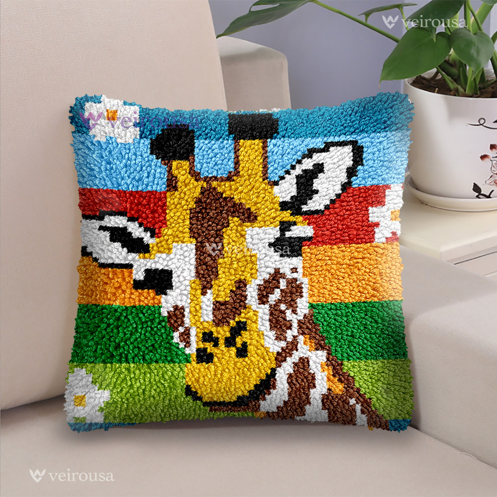 Giraffe - Latch Hook Pillow Kit