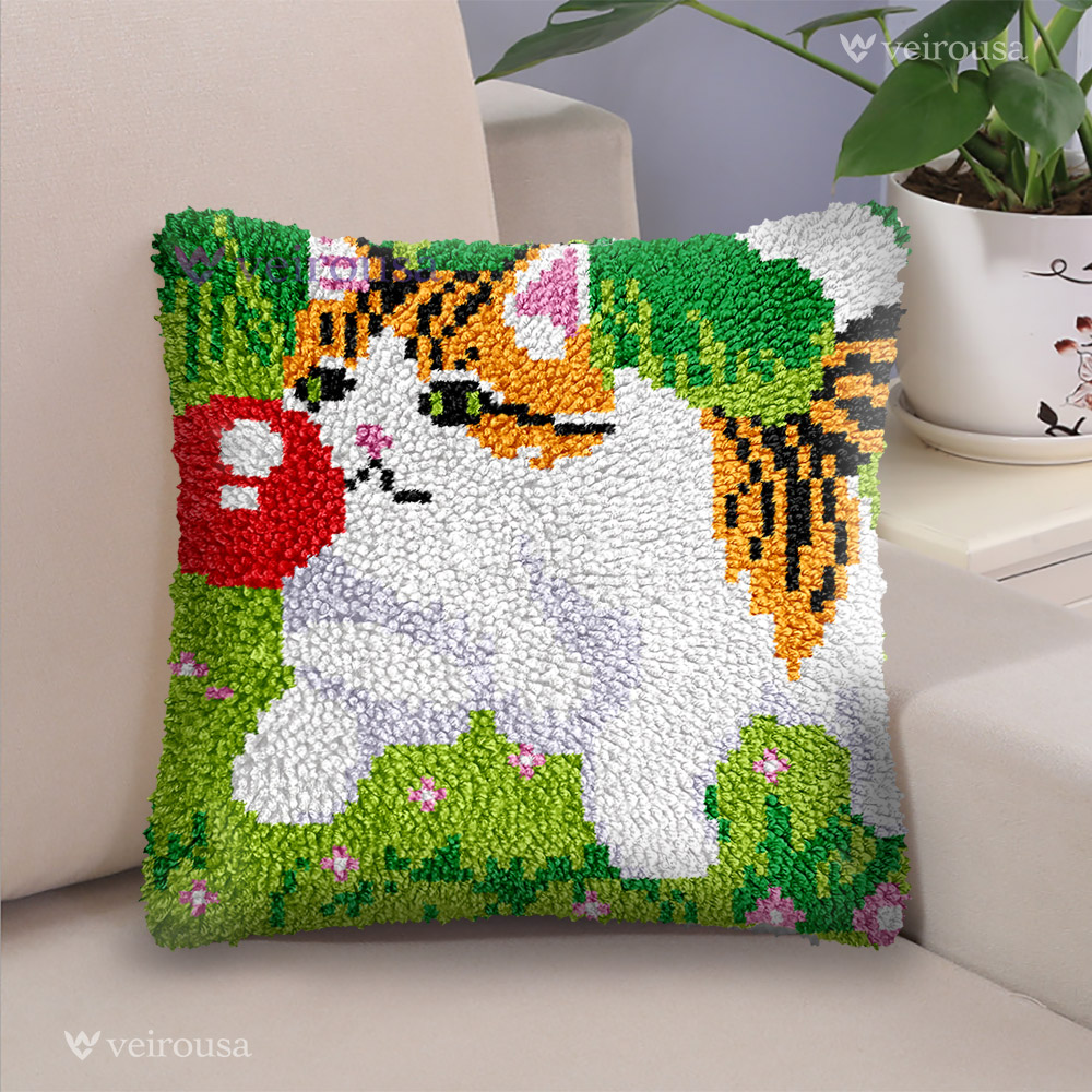 Playful Cat - Latch Hook Pillow Kit