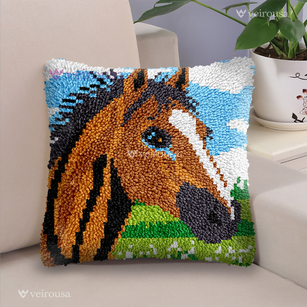 Handsome Horse - Latch Hook Pillow Kit