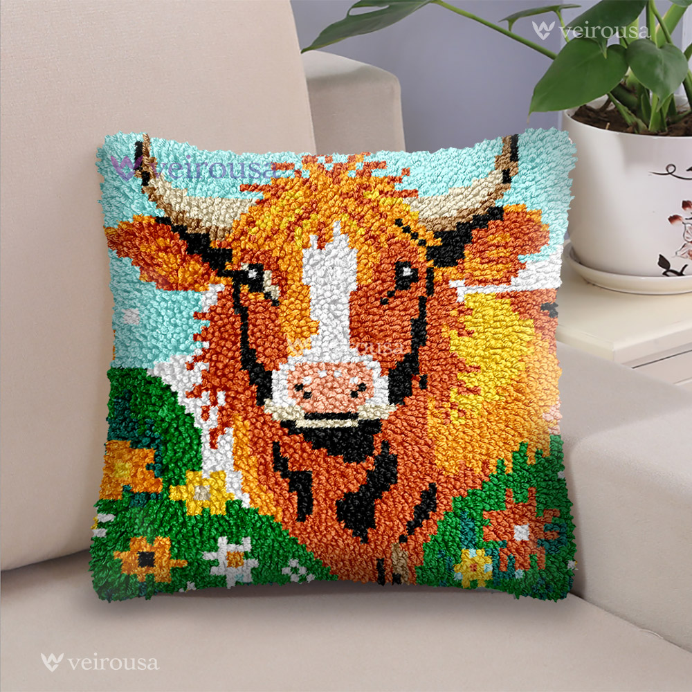 Highland Cow - Latch Hook Pillow Kit