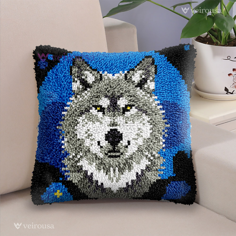 Gray Wolf - Latch Hook Pillow Kit