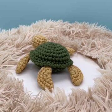 Colorful Sea Turtles - Crochet Kit - LOLCrochet