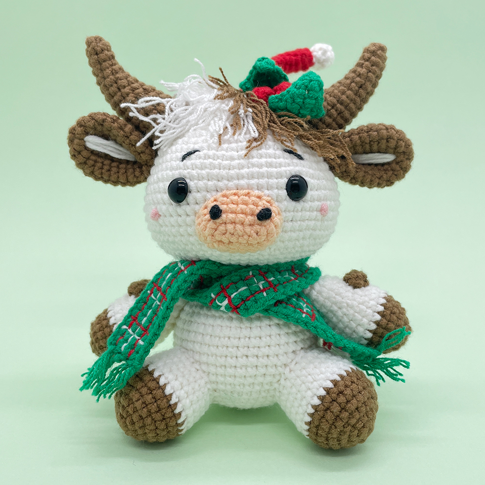 Christmas Highland Cow - Crochet Kit - LOLCrochet