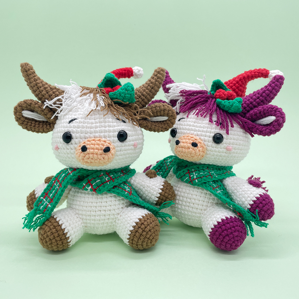 Christmas Highland Cow - Crochet Kit - LOLCrochet