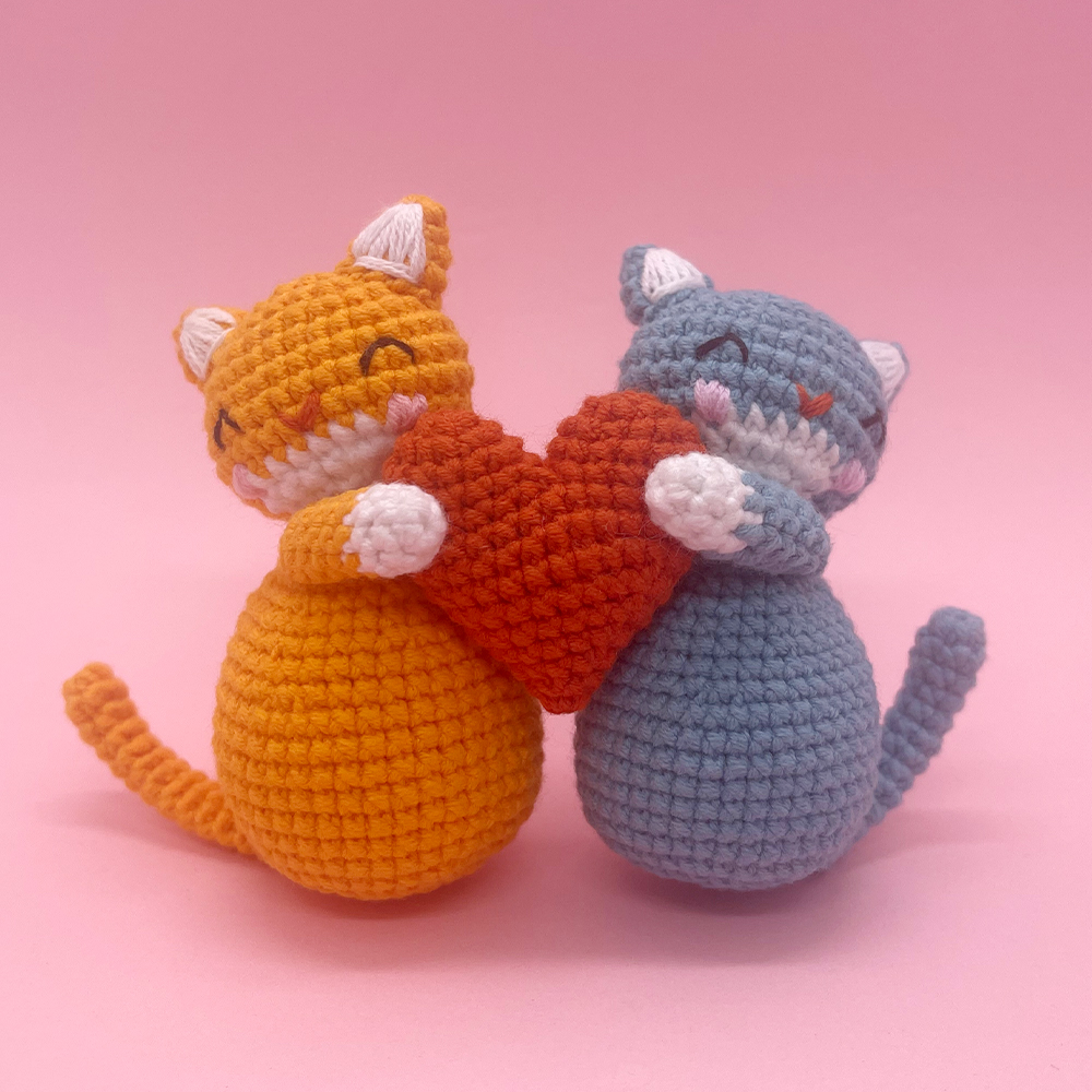 Hugging Cat - Crochet Kit - LOLCrochet