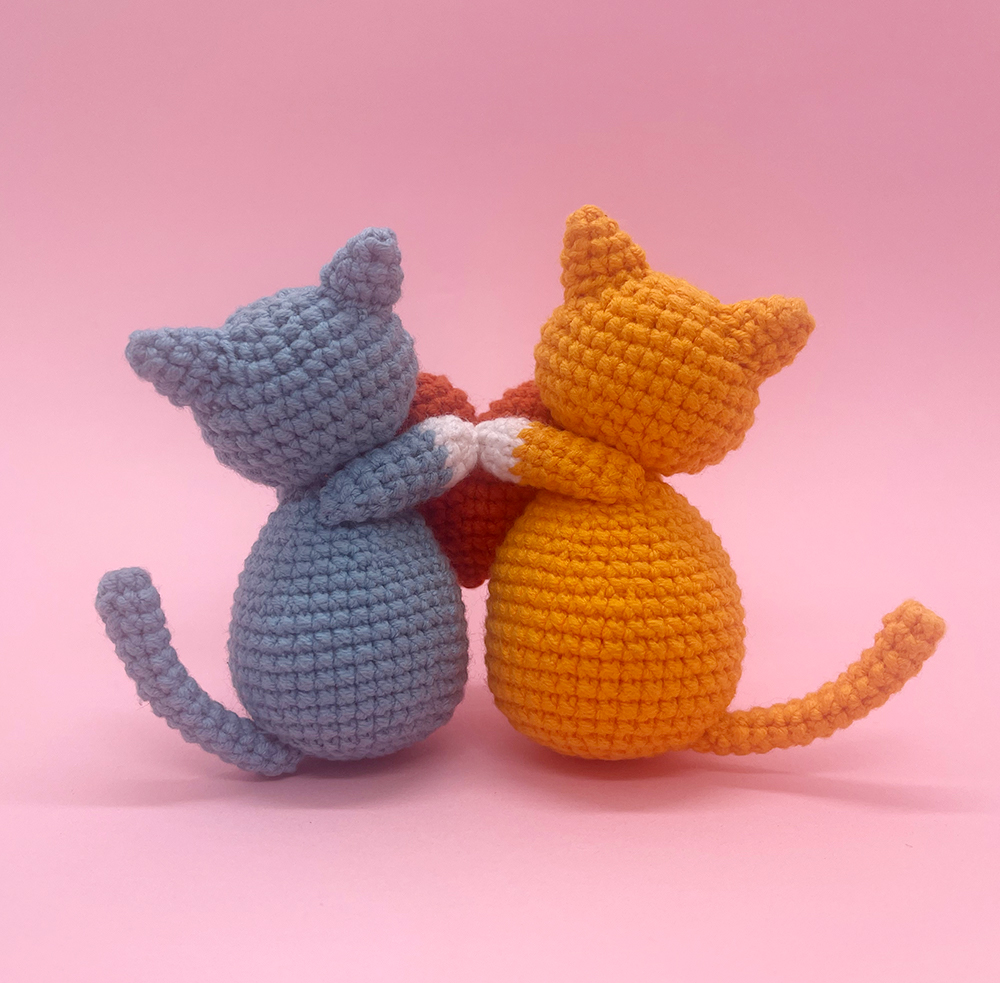 Hugging Cat - Crochet Kit - LOLCrochet