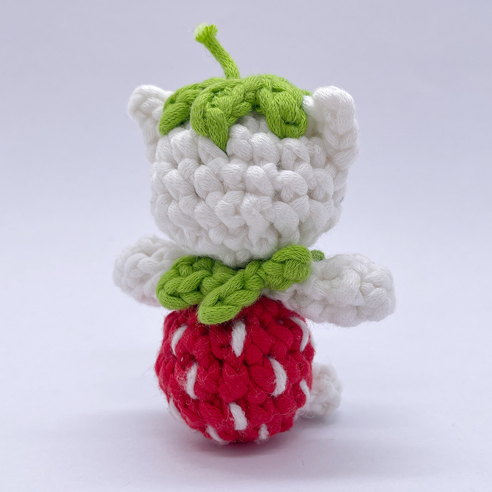 Strawberry Cat - Crochet Kit - LOLCrochet